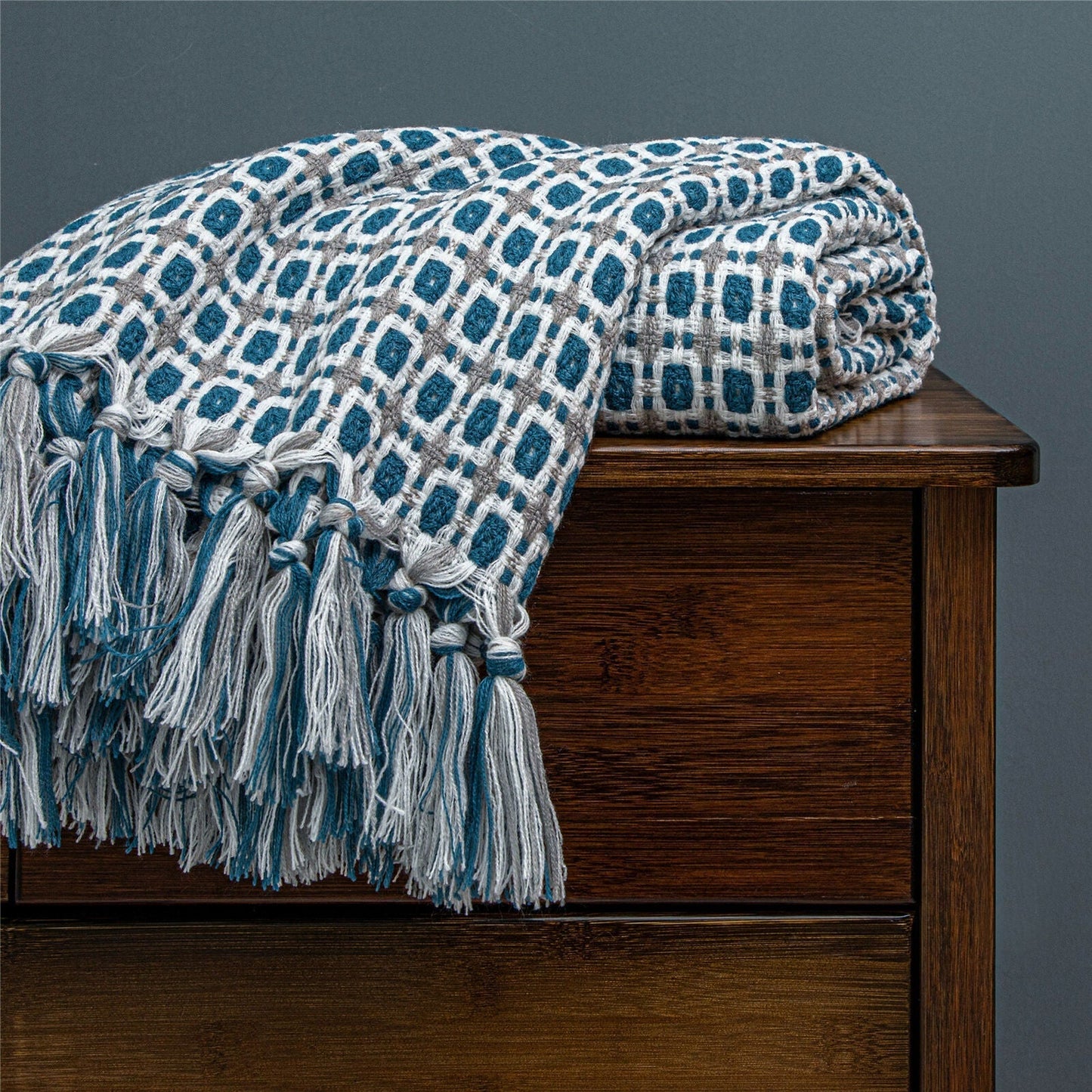 Cozy Plaid Throw Blanket with Tassels for Sofa