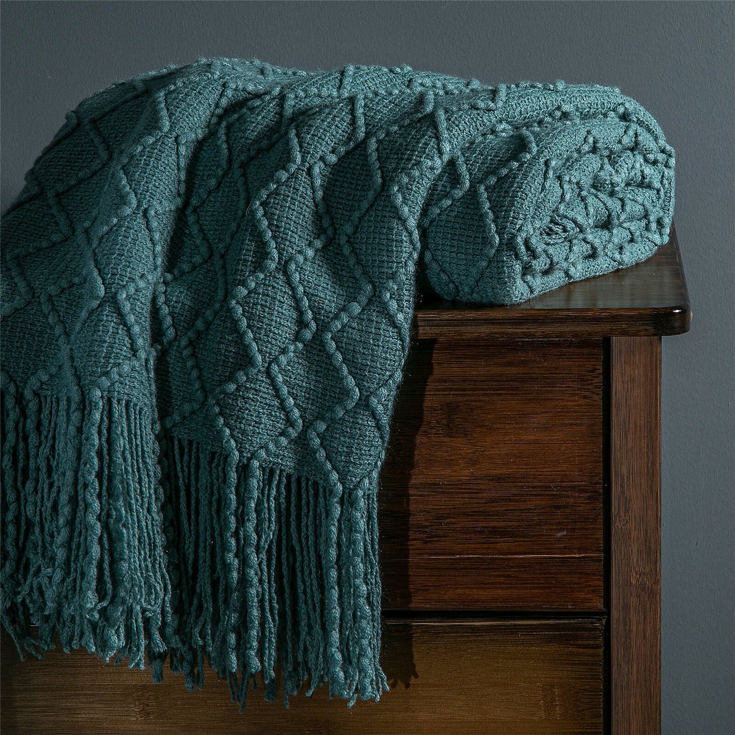Cozy Plaid Throw Blanket with Tassels for Sofa