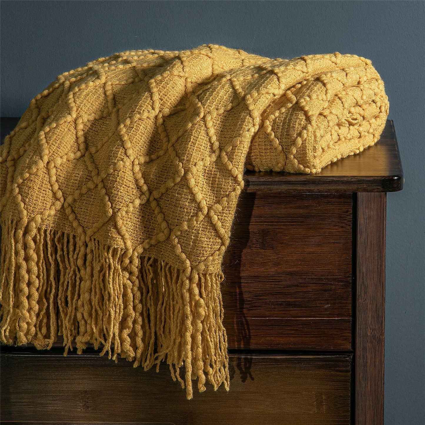 Cozy Plaid Throw Blanket with Tassels for Sofa
