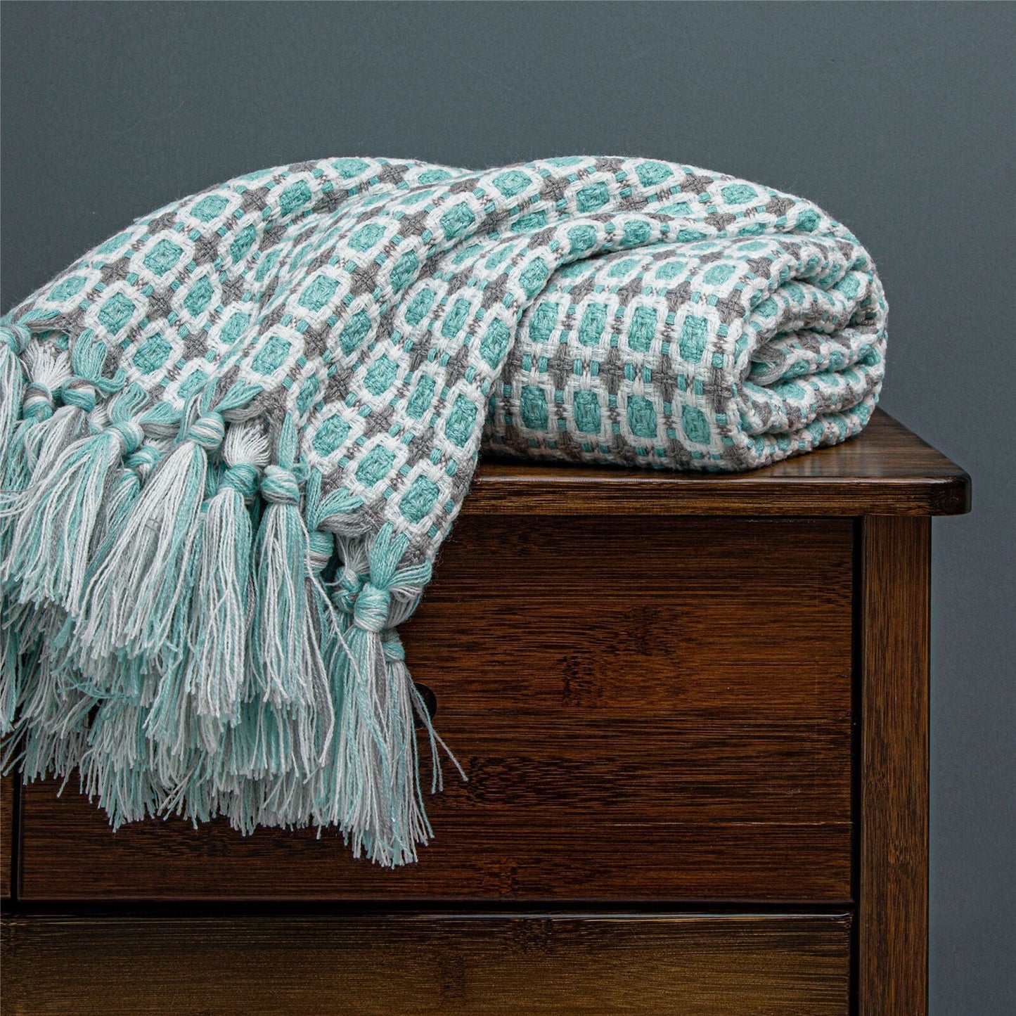 Cozy Plaid Throw Blanket with Tassels for Sofa