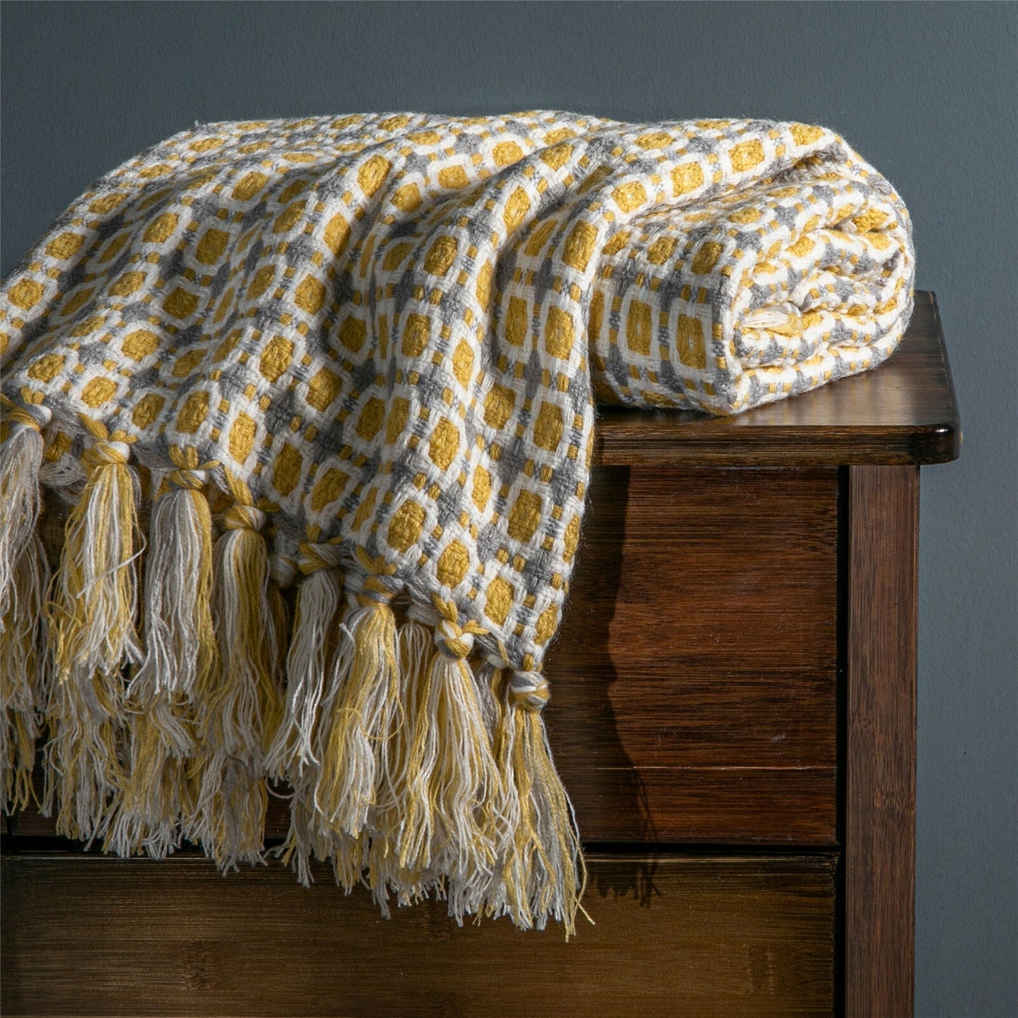 Cozy Plaid Throw Blanket with Tassels for Sofa