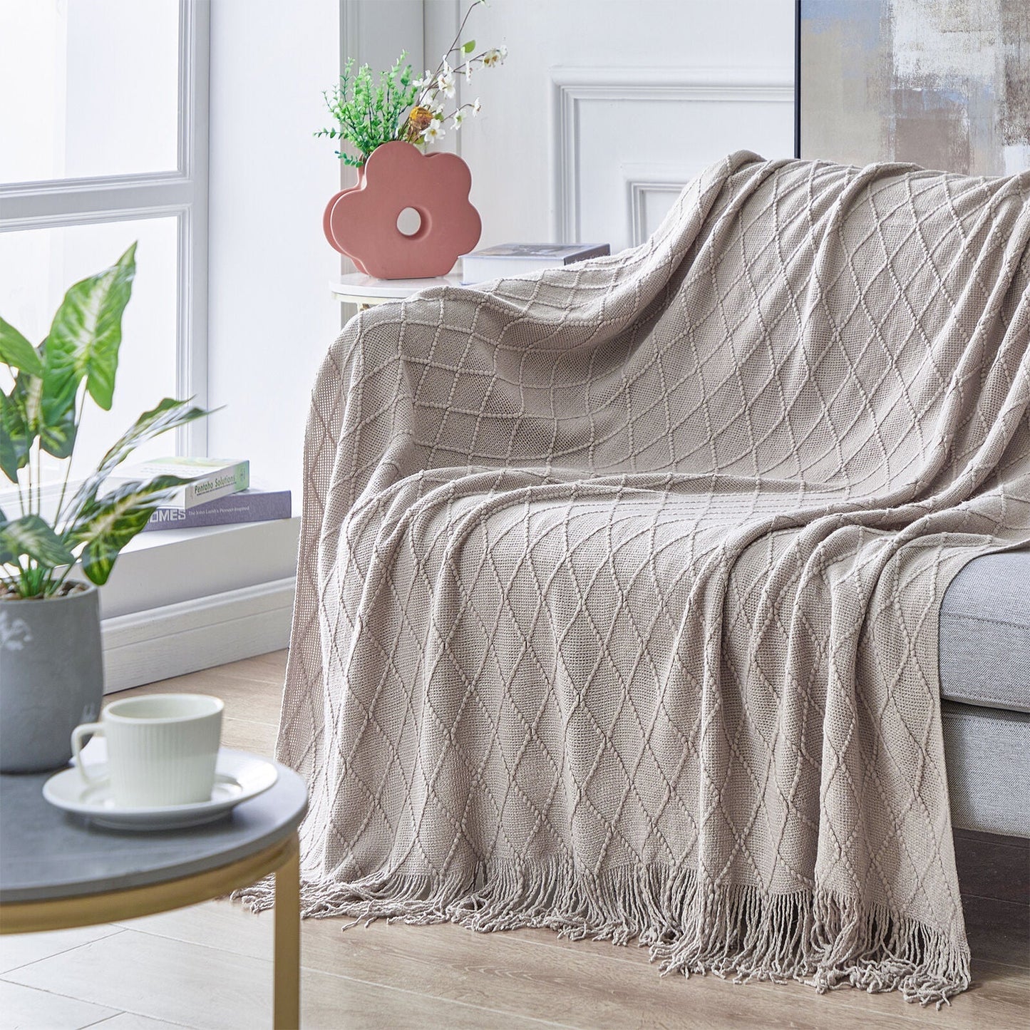 Cozy Plaid Throw Blanket with Tassels for Sofa
