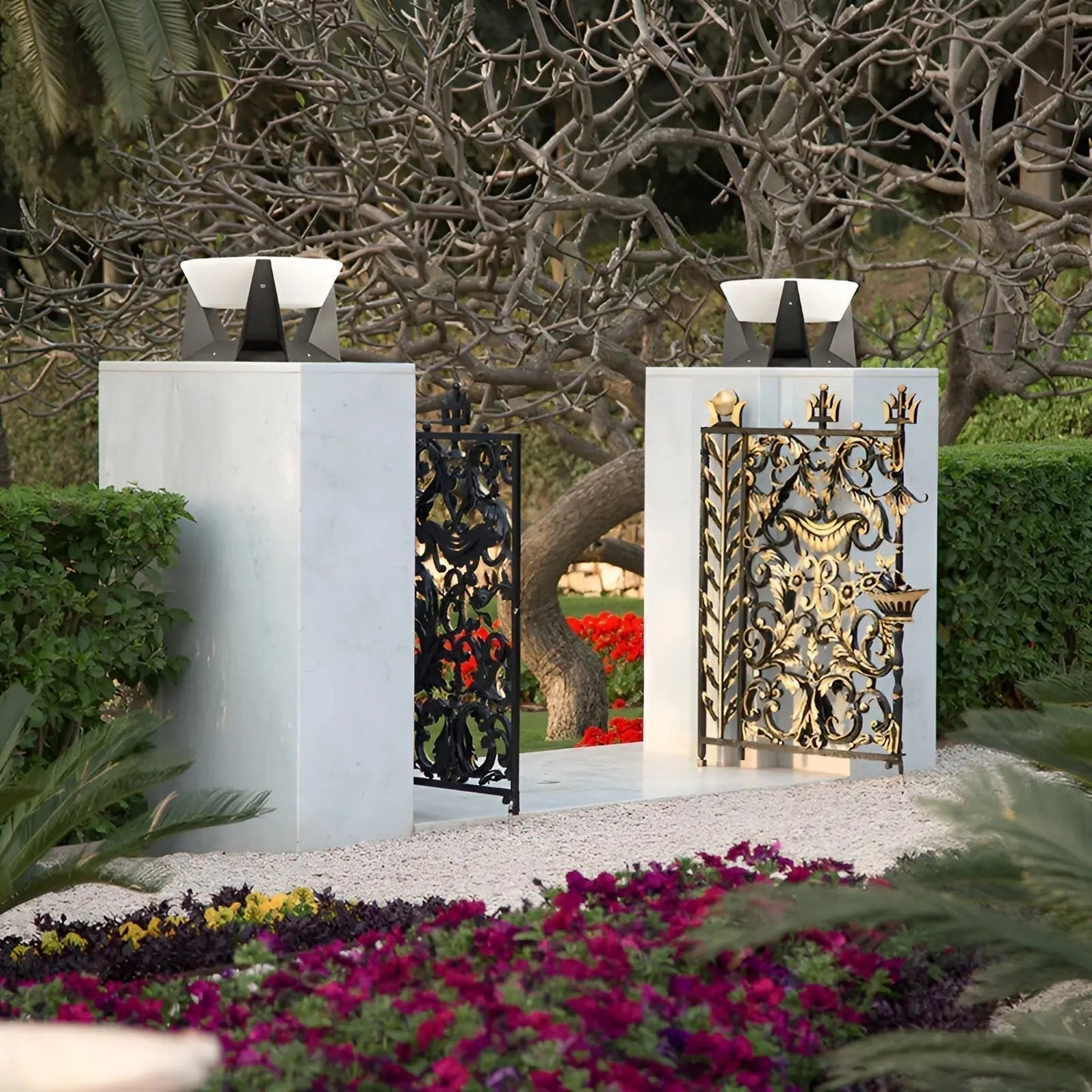 Befez | Traditional Asian Solar Powered Garden Lamp